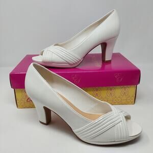 Easy Street Lavish Womens 7.5 M White Patent Peep Toe Pumps Heels NIB